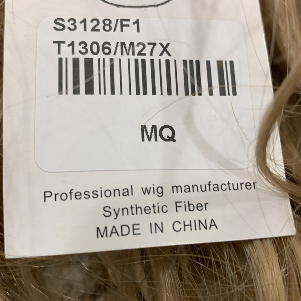 Woman wig - Picture 7 of 8